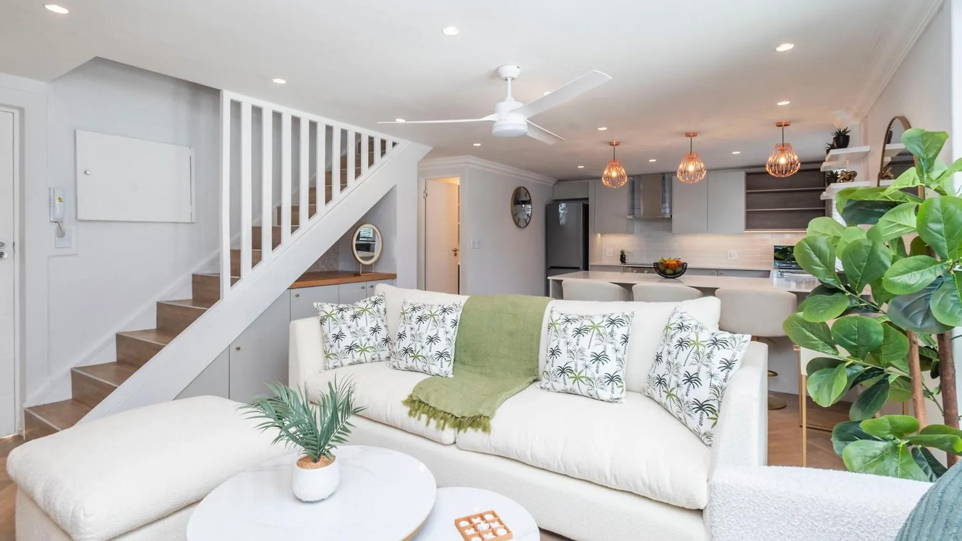 Stunning 2 Bed Apartment - Green Point Cape Town