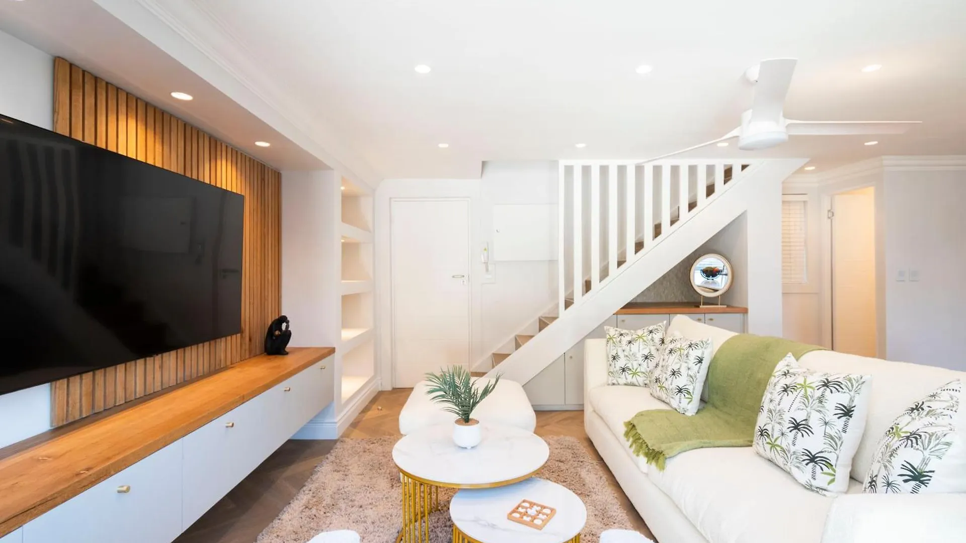 Stunning 2 Bed Apartment - Green Point Cape Town 0*,
