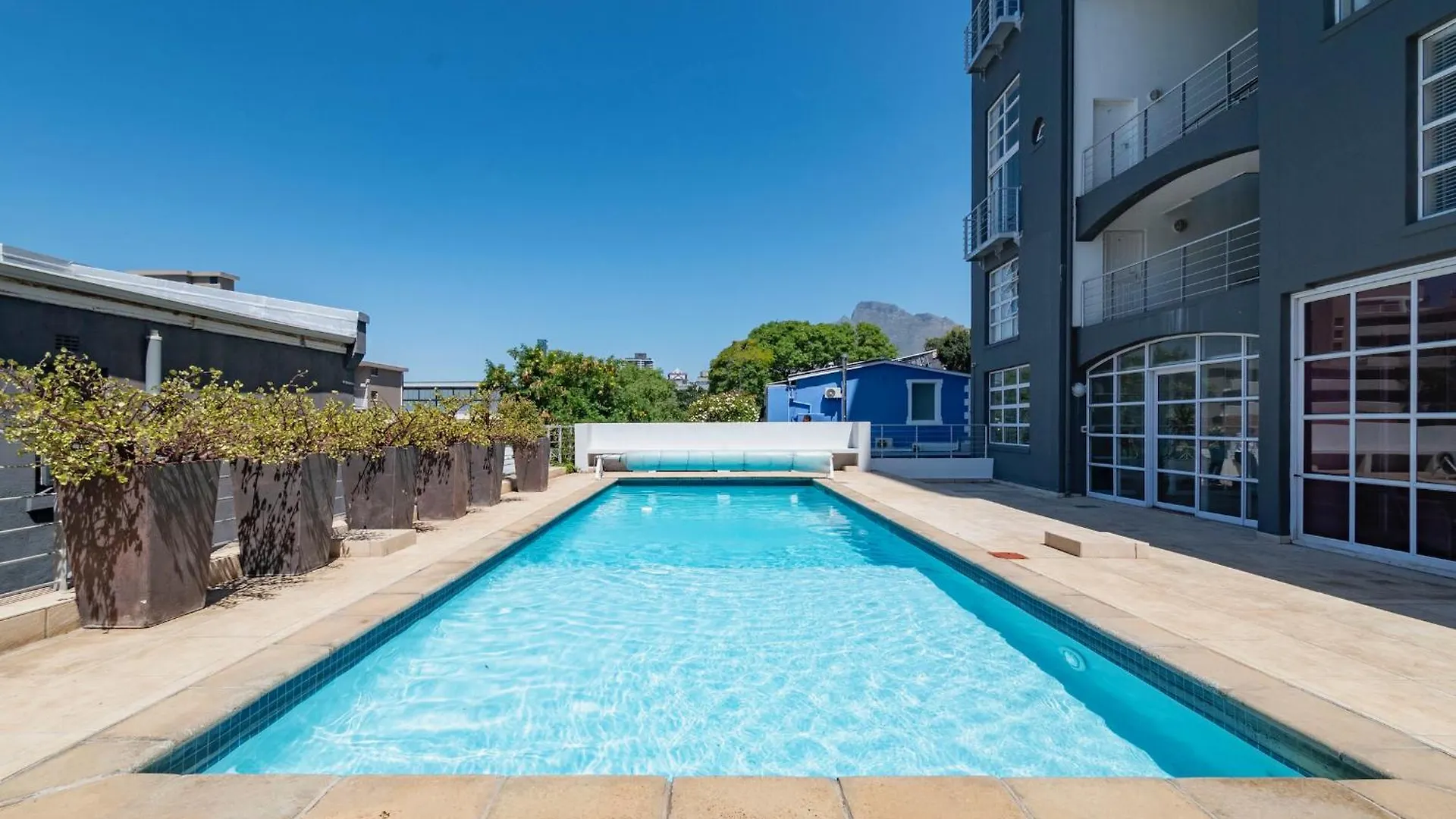 Stunning 2 Bed Apartment - Green Point Cape Town