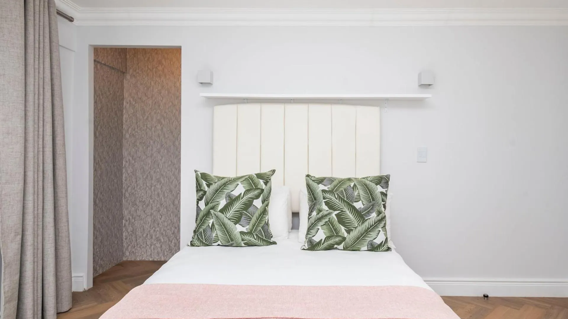 Stunning 2 Bed Apartment - Green Point Cape Town 0*,  Güney Afrika
